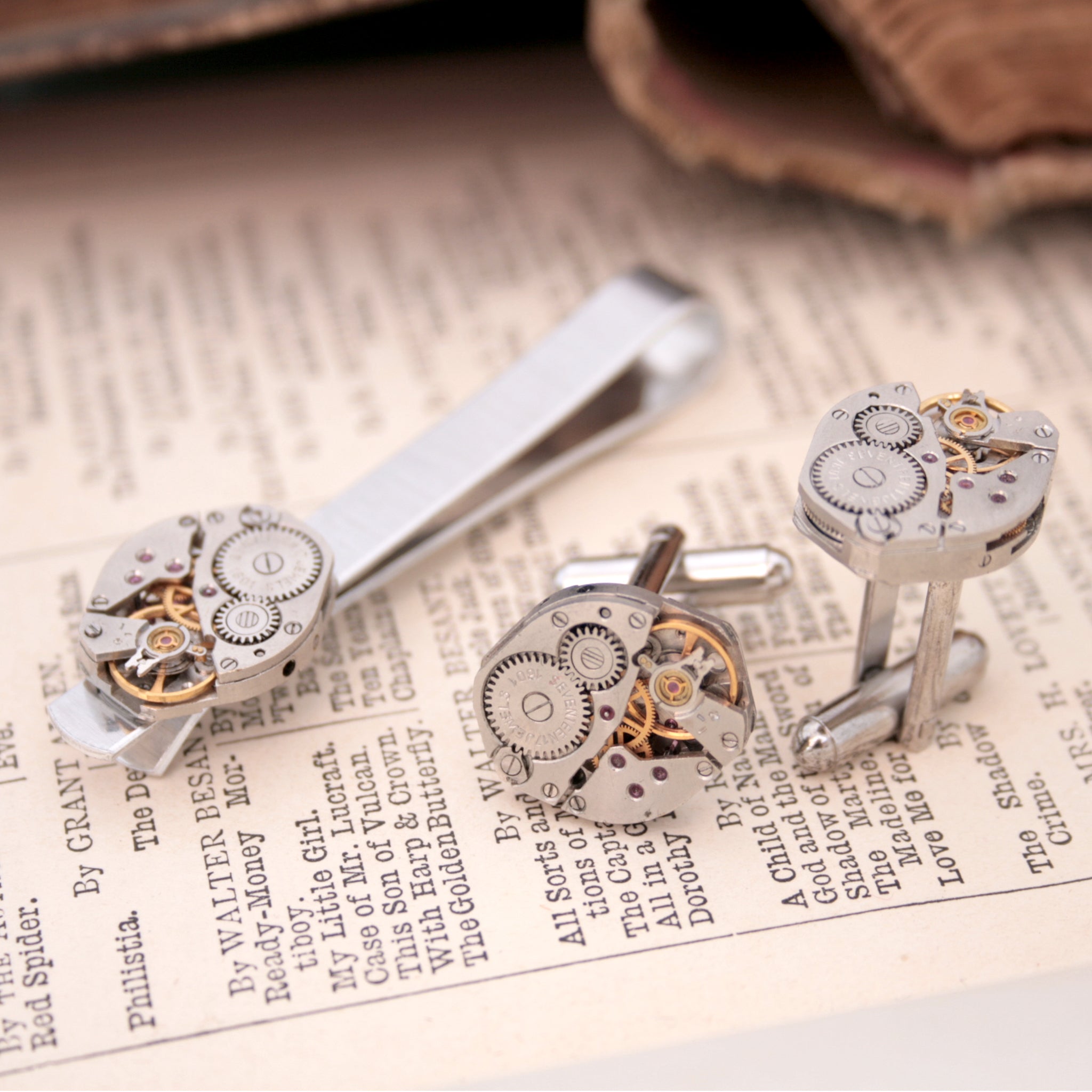 Steam punk tie clip and cufflinks set