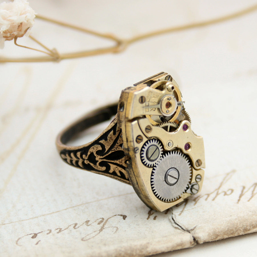 Golden Steampunk Signet Ring in Golden color