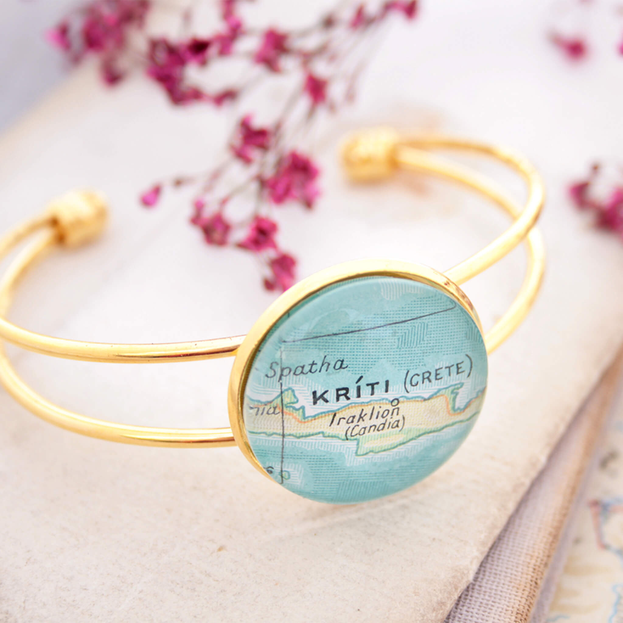 Gold bangle bracelet with geographical map of Kriti