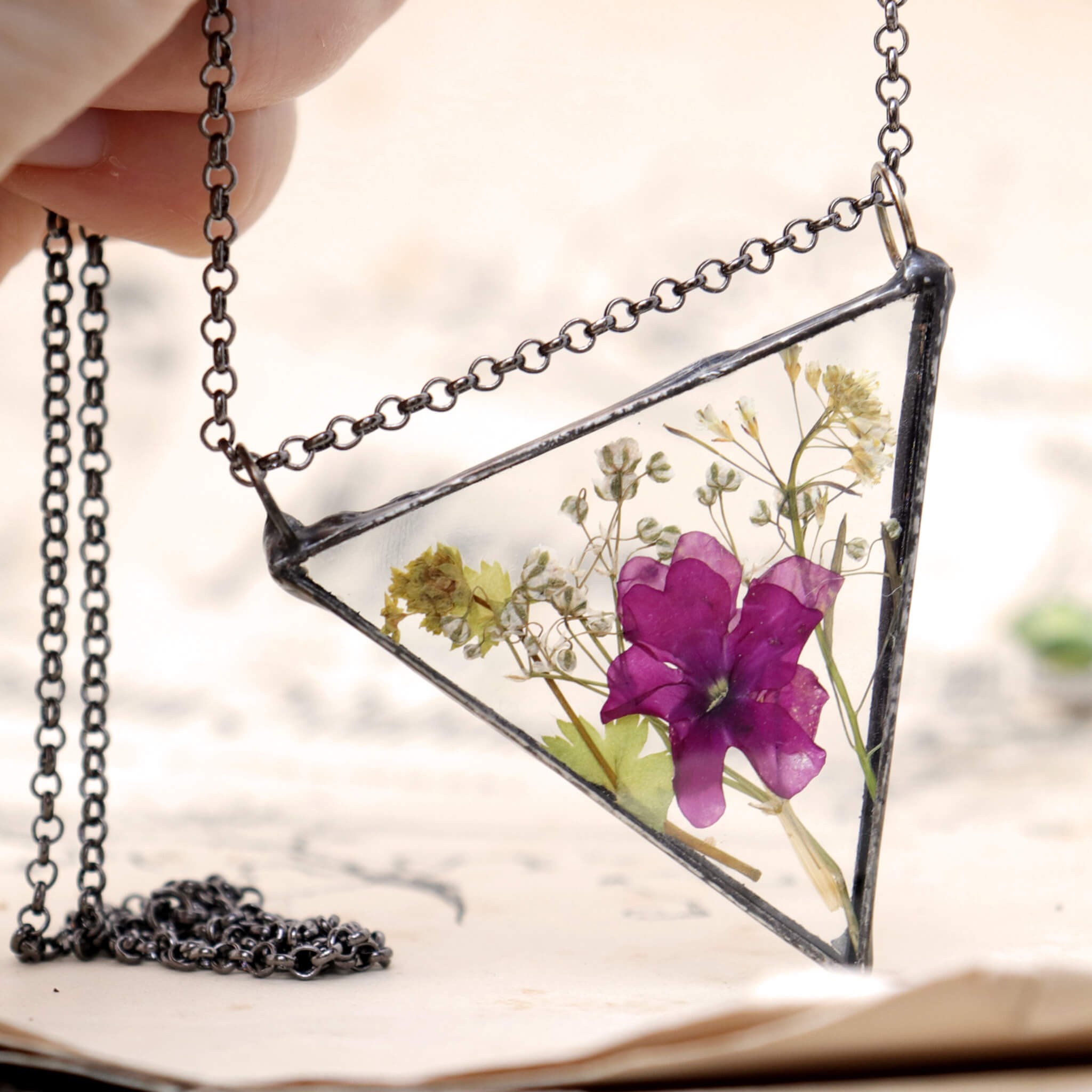 Pressed Flower Necklace, Resin Jewelry, Dried Flower Jewellery, Minimalist  Jewelry, Botanical Necklace, Valentine Gift With Natural Touch 