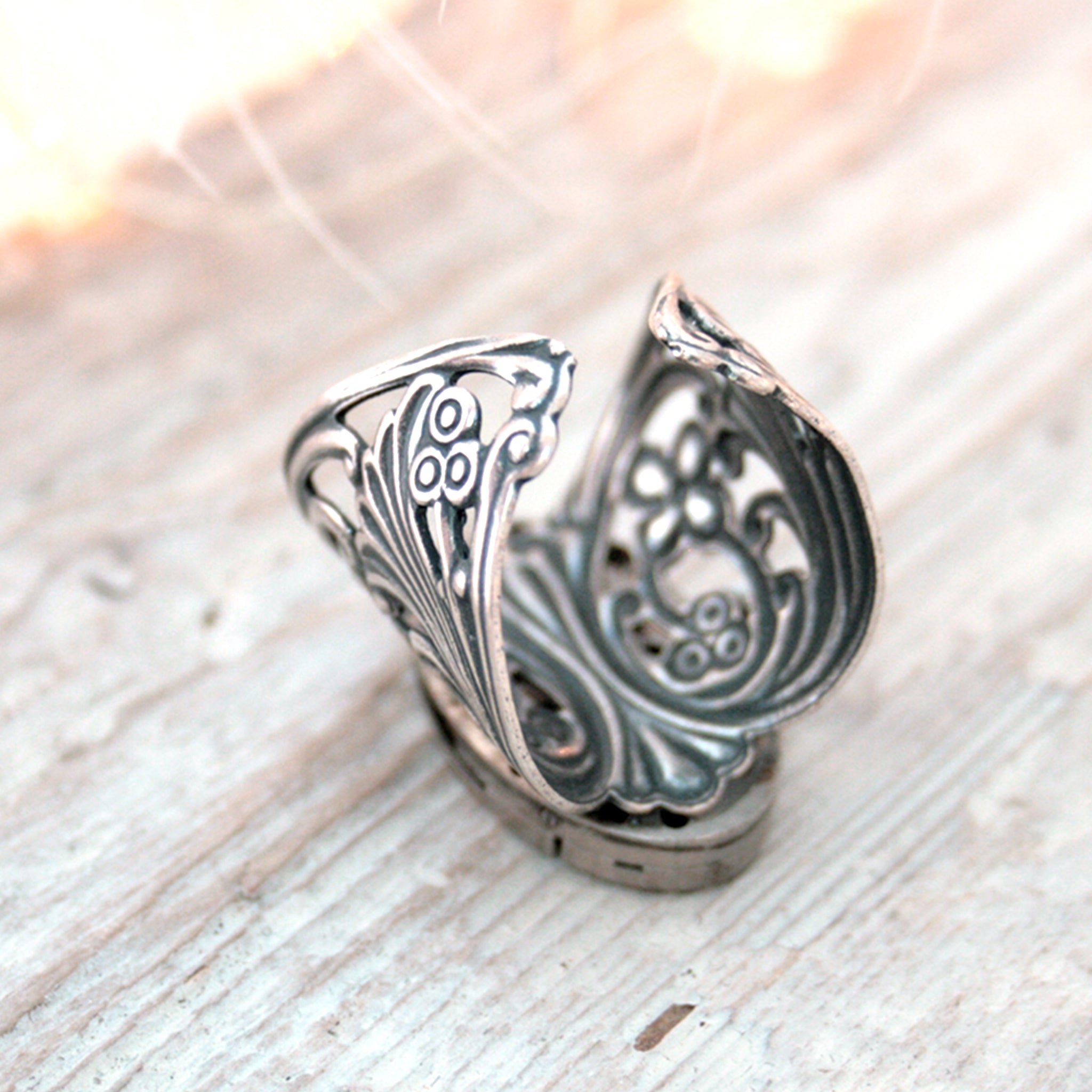 Gothic Ring with Floral Filigree Maxi Band