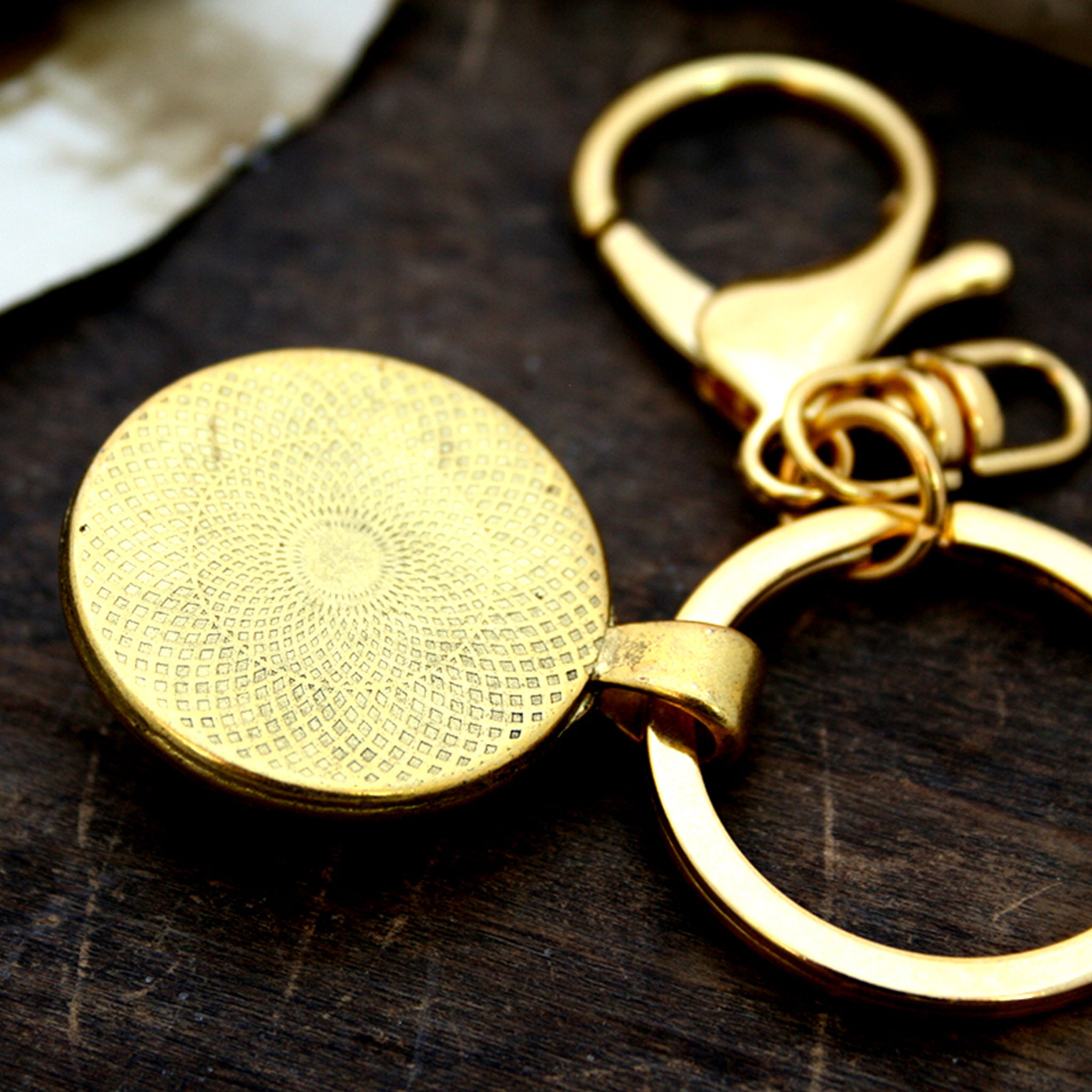 Personalised keyring in gold color