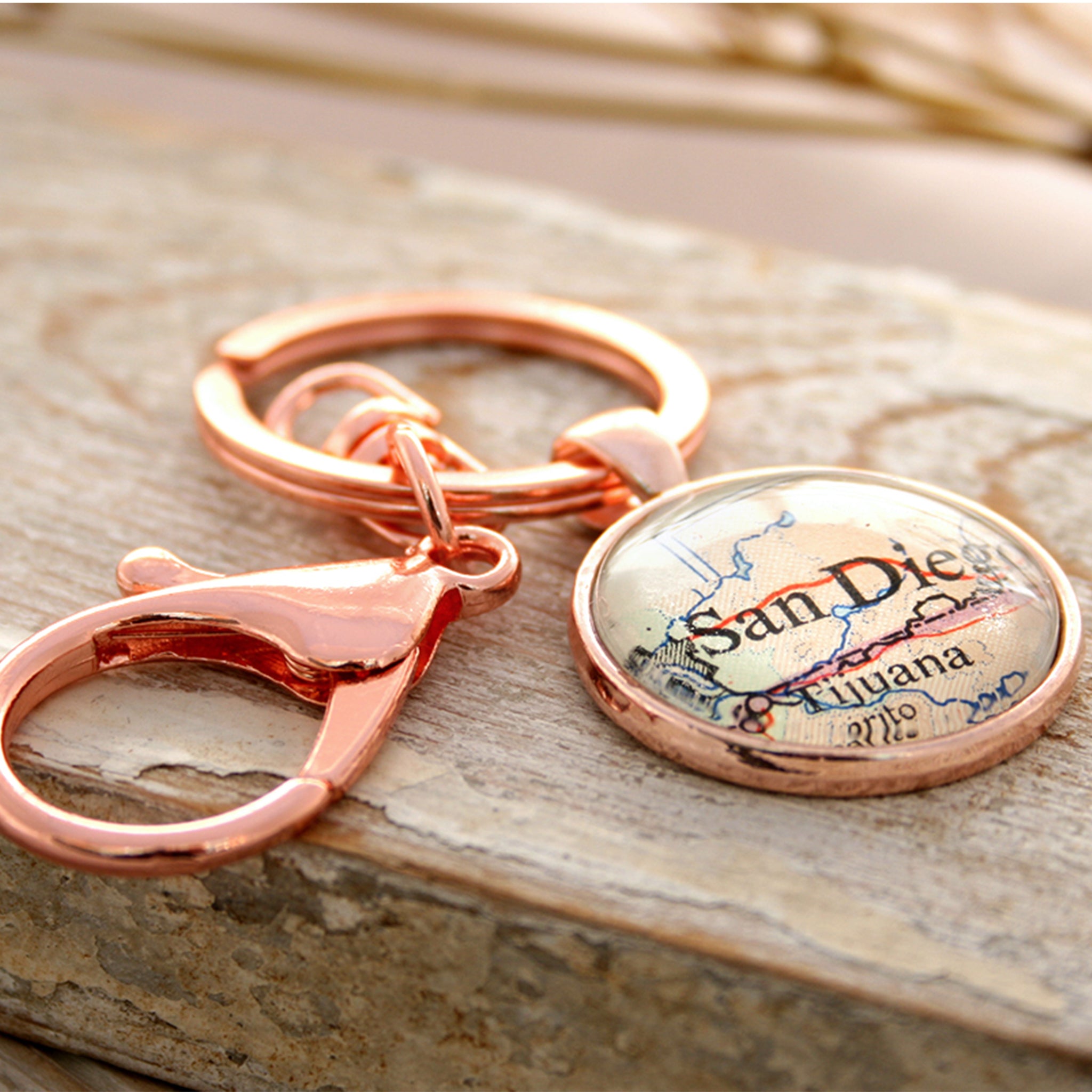 Personalised keyring in rose gold color featuring map of San Diego