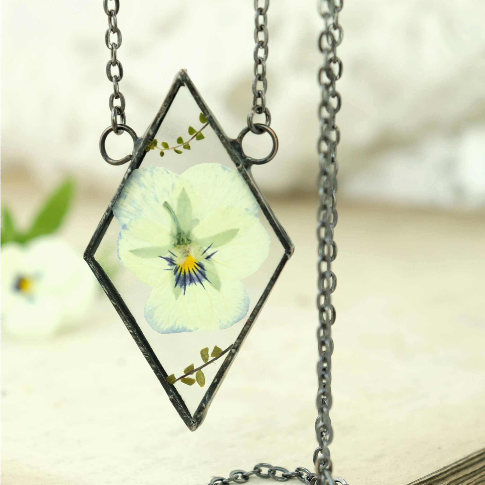 Pansy necklace in triangular shape
