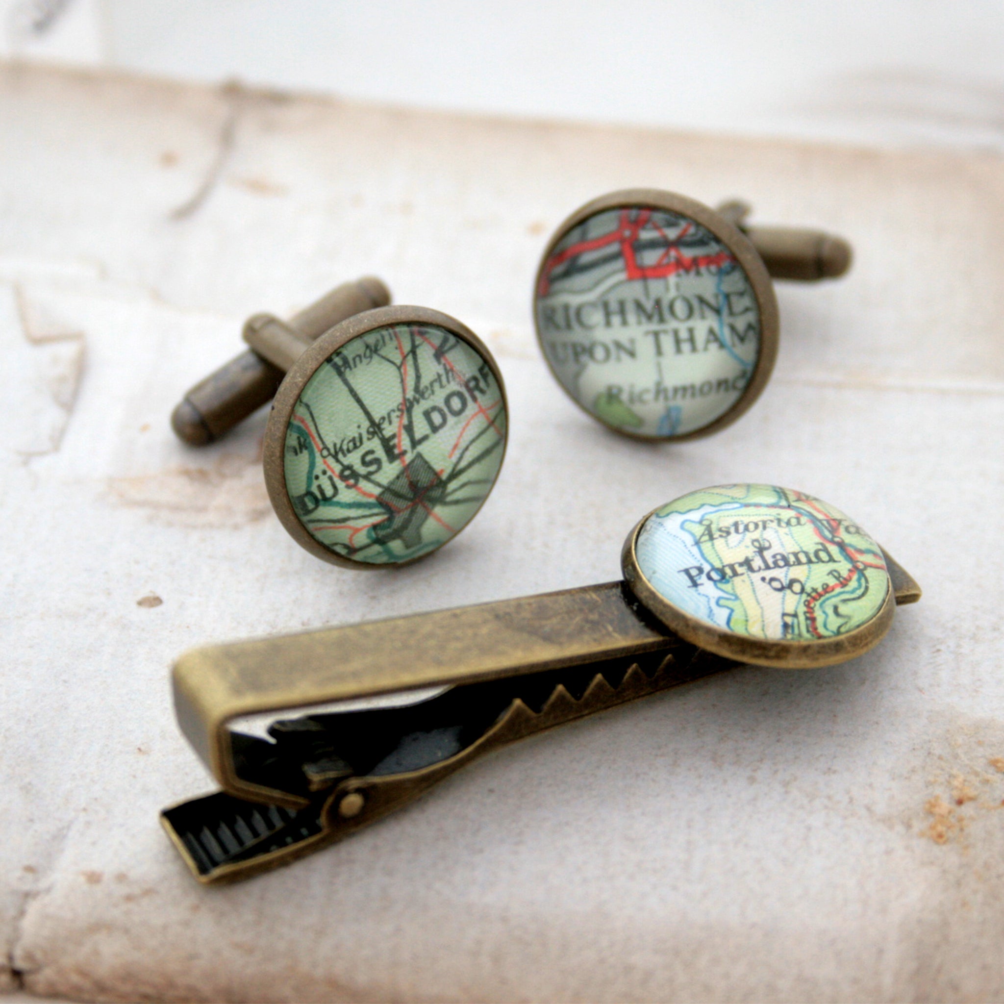 Personalised set of Tie Clip and cufflinks in bronze color featuring selection of maps